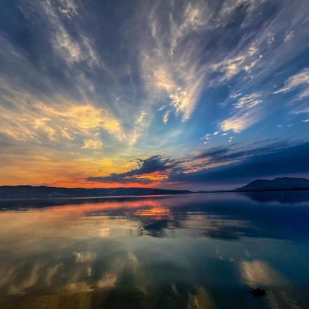 A Lake, A Mountain And The House With The Red Door Clearlake Exterior foto