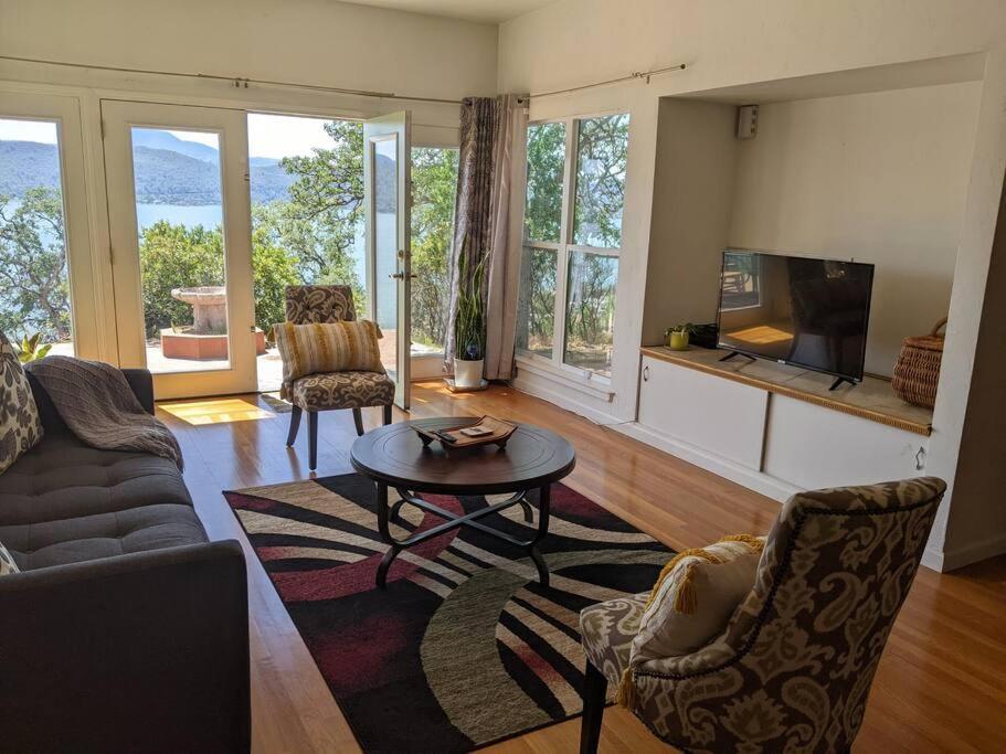 A Lake, A Mountain And The House With The Red Door Clearlake Exterior foto