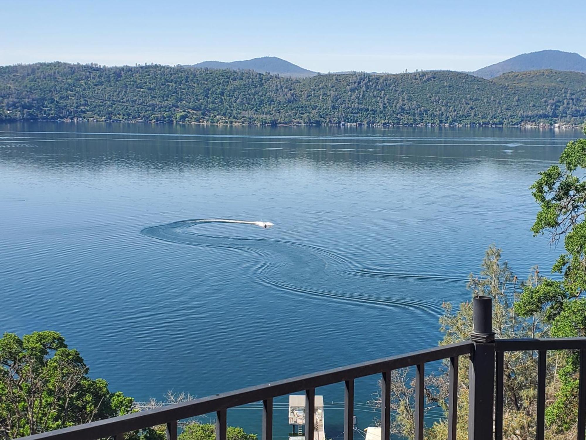 A Lake, A Mountain And The House With The Red Door Clearlake Exterior foto